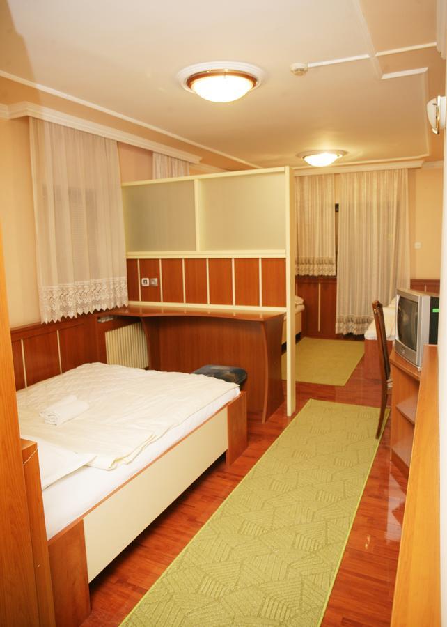 Motel Nana Banja Luka Eksteriør bilde