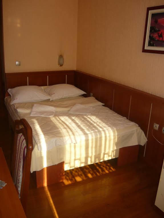Motel Nana Banja Luka Eksteriør bilde